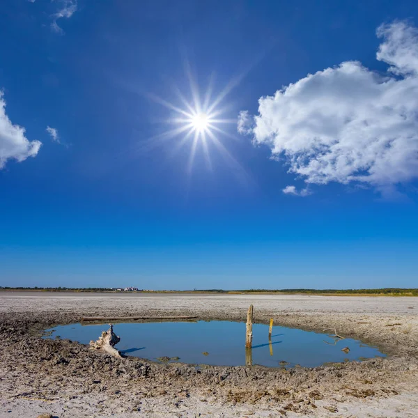 무더운 여름철 소금으로 웅덩이 — 스톡 사진