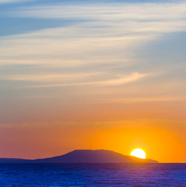 Rode Zonsondergang Boven Kalme Zee Natuurlijke Mariene Achtergrond — Stockfoto