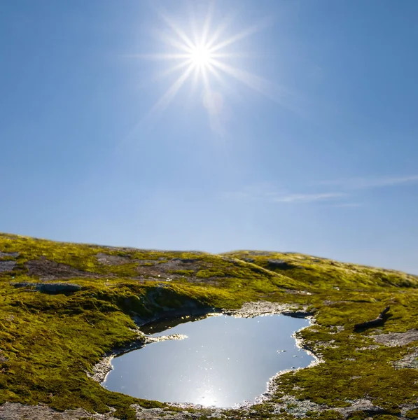 Small Water Pond Stone Sparkle Sun — Stock Photo, Image