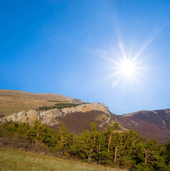 晴れた日の山谷 — ストック写真