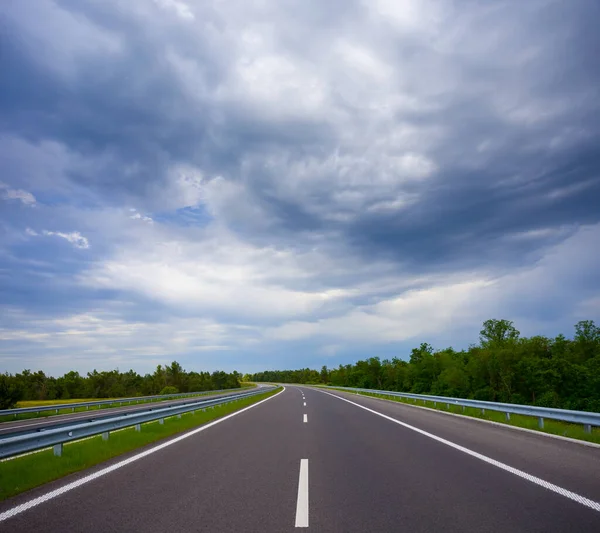 Long Asphalt Road Dense Cloudy Sky — Stock Photo, Image