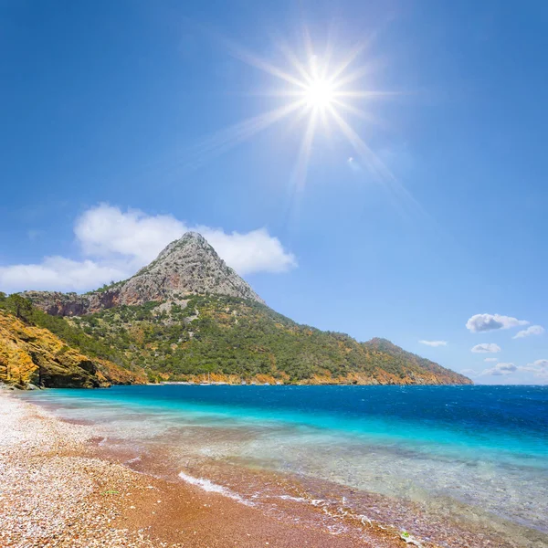 Baia Mare Smeraldo Sotto Sole Scintillante Scena Estiva Vacanza Mare — Foto Stock