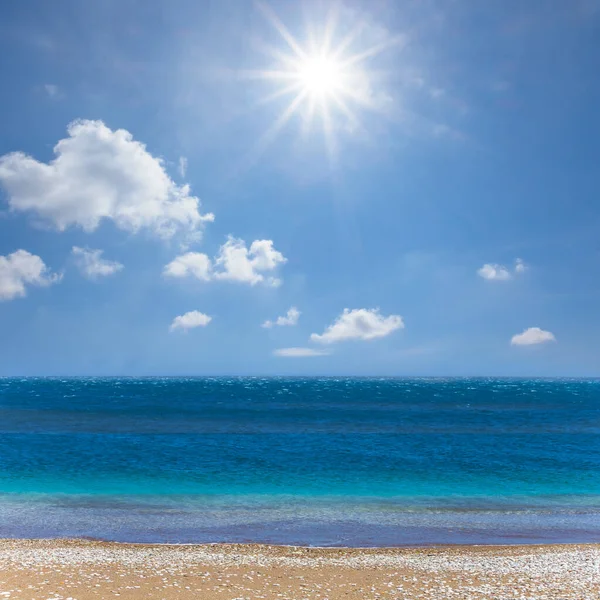 Szmaragdowa Zatoka Morska Pod Iskrzącym Słońcem Letnia Scena Wakacji Morzu — Zdjęcie stockowe