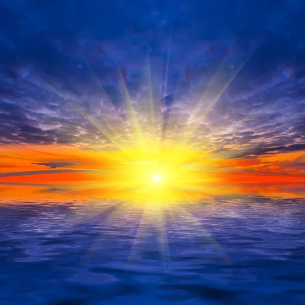 Dramatický Západ Slunce Nad Klidným Jezerem Západ Slunce Odráží Vodě — Stock fotografie