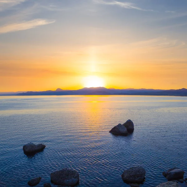 Γαλήνιος Κόλπος Πέτρες Στο Ηλιοβασίλεμα — Φωτογραφία Αρχείου