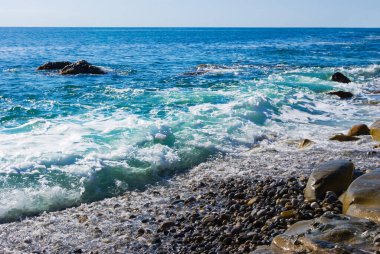 Taşlı Zümrüt Deniz Koyu