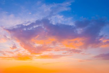 dramatik akşam bulutlu gökyüzü arkaplanı