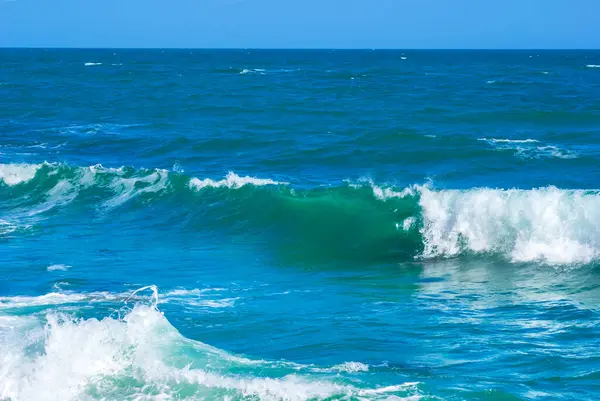 Costa Mar Tempestuosa Esmeralda Dia Verão Imagens Royalty-Free