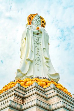 Nanshan Budizm Kültür Bölgesi. Nanshan Budist Kültür Parkı 'nda Tanrıça Guanyin' in heykeli. Çin, Hainan Adası, Sanya