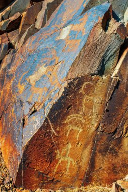 Karasay Boğazı, Taraz, Zhambyl Bölgesi, Kazakistan 'daki antik kaya resimleri. Petroglyphs Bronz Çağı ve Demir Çağı kaya sanatı