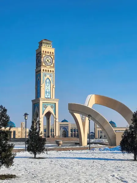 Shahristan Meydanı, Taraz 'ın merkezinde saat kulesi olan ana meydanı. Antik Taraz şehrinin tarihi ve kültürel bölgesinde yer almaktadır. Jambyl bölgesi, Kazakistan