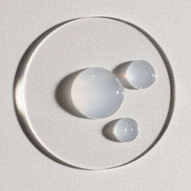 Şeffaf serum, kozmetik dokular, cilt ürünü lekesi yüz serumu, yağ, temizleyici.