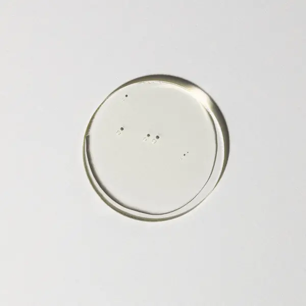 Şeffaf serum, kozmetik dokular, cilt ürünü lekesi yüz serumu, yağ, temizleyici.