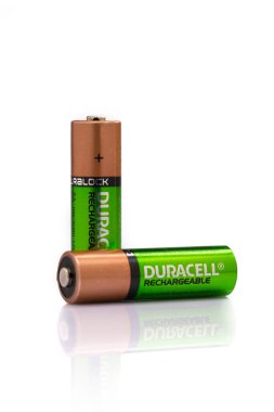 Beyaz arkaplanda Duracell Bataryası