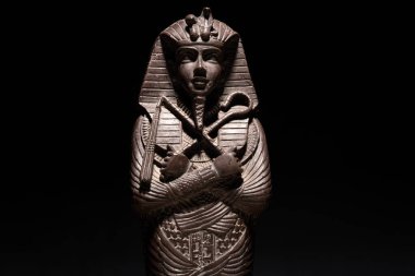 İçinde mumya olan tarihi bir Mısır lahiti.