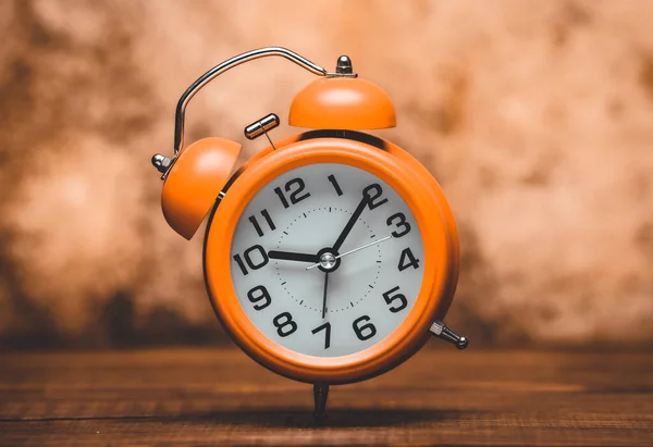 Оранжевые Часы Винтажном Фоне — стоковое фото