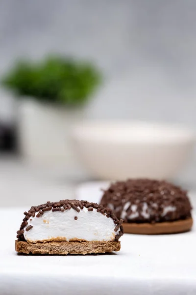 Masadaki Tatlı Şekerli Bisküviler — Stok fotoğraf
