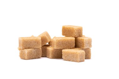 Esmer şeker beyaz arkaplanda izole