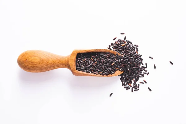 Tahta Kaşıkta Çiğ Siyah Pirinç — Stok fotoğraf