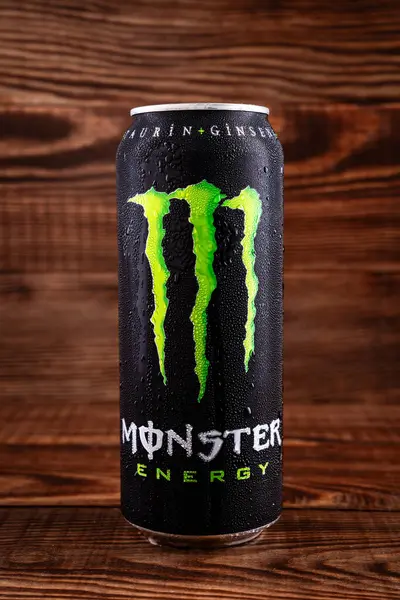 Monster Energy Drink Auf Holz — Stockfoto