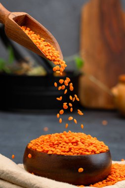 Masada pişmemiş mercimek var.