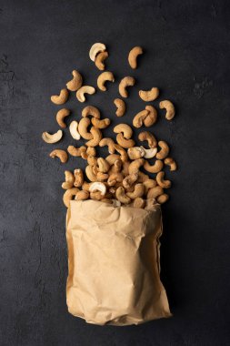 Kızarmış ya da çiğ kaju. Fındıklı fındık