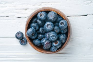 Taze ve lezzetli yaban mersinli su damlası