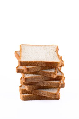 Beyaz arkaplanda kızarmış ekmek dilimleri