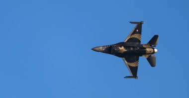Türk Hava Kuvvetleri F-16 gökyüzünde uçuyor