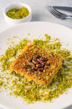  Geleneksel Türk tatlı kadaif şam fıstıklı