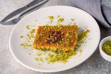  Geleneksel Türk tatlı kadaif şam fıstıklı