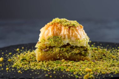 Antep fıstıklı geleneksel Türk tatlı baklavası