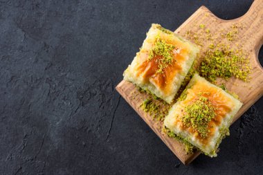 Antep fıstıklı geleneksel Türk tatlı baklavası
