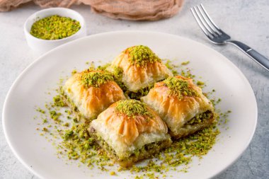 Antep fıstıklı geleneksel Türk tatlı baklavası