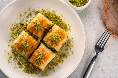 Antep fıstıklı geleneksel Türk tatlı baklavası