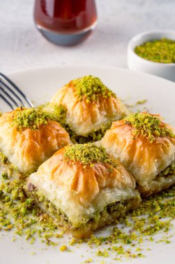 Antep fıstıklı geleneksel Türk tatlı baklavası