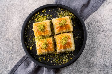 Antep fıstıklı geleneksel Türk tatlı baklavası