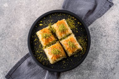 Antep fıstıklı geleneksel Türk tatlı baklavası