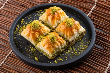 Antep fıstıklı geleneksel Türk tatlı baklavası