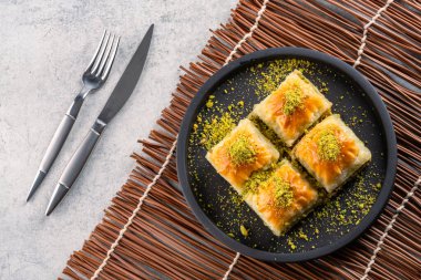 Antep fıstıklı geleneksel Türk tatlı baklavası