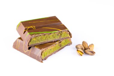 Şam fıstıklı kunafa ile dolu çikolata. Dubai çikolatası