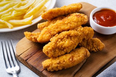  Tavuk kanatları. Kızarmış tavuk göğsü.