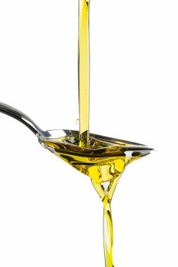 Beyaz zemin üzerinde organik zeytinyağı