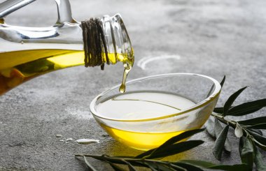 Antika arka planda organik zeytinyağı