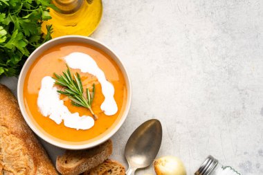 Lezzetli mercimek, ezogel ya da balkabağı çorbası.