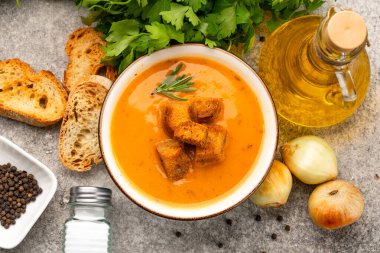 Lezzetli mercimek, ezogel ya da balkabağı çorbası.