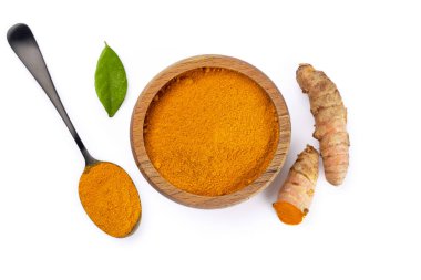 Beyaz arka planda muhteşem turuncu rengiyle zerdeçal.