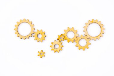 Beyaz arka planda ahşap dişliler 