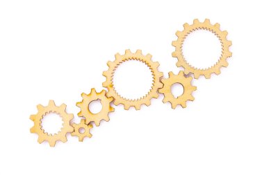 Beyaz arka planda ahşap dişliler 