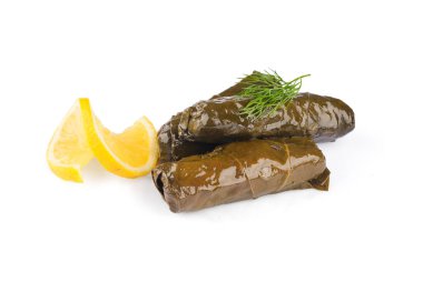 Lezzetli Türk yemekleri, doldurulmuş asma yaprakları, beyaz arka planda.